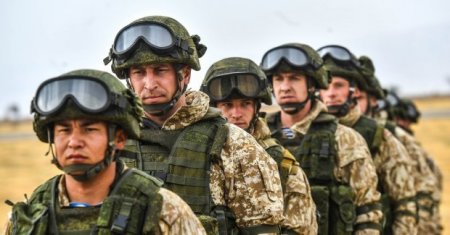 Rusiya sərhədə 80 minlik qoşun yığıb