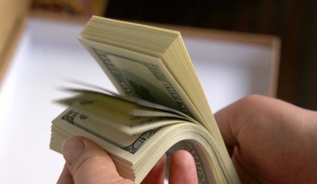 Bakıda bank əməkdaşı əmanətçinin yarım milyon dollarını “aparmaq” istədi