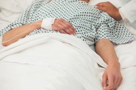 18 yaşlı hamilə qadın bətnindəki körpəni öldürdü