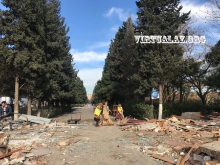 Bakının Atatürk parkında: Eldar Əzizov tapşırdı, “it damına” oxşayanlar söküldü...