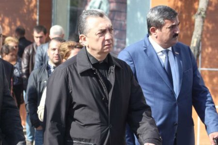 Bakının Atatürk parkında: Eldar Əzizov tapşırdı, “it damına” oxşayanlar söküldü...