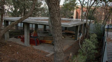 Gəncədə “şah” peyda olub, “Xəmsə bağı”nı öz sarayına qatmaq istəyir