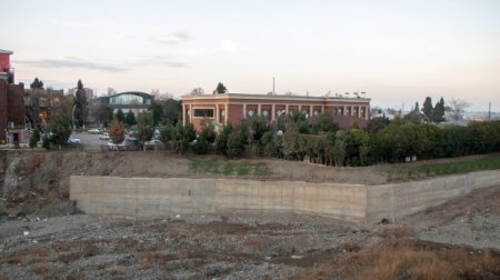 Gəncədə “şah” peyda olub, “Xəmsə bağı”nı öz sarayına qatmaq istəyir