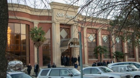 Gəncədə “şah” peyda olub, “Xəmsə bağı”nı öz sarayına qatmaq istəyir