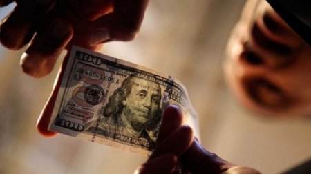Putinin müşaviri Azərbaycanı Rusiya ilə alverdə dollardan imtina etməyə çağırdı