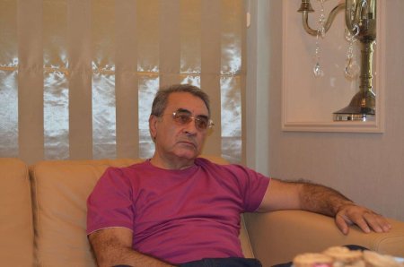 “Biri var, bilmirəm professordur, nədir, hər gün müsahibə verib deyir ki...”