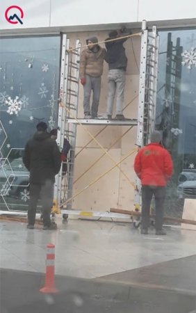 Bakıda “Audi” məşhur hipermarketə girdi