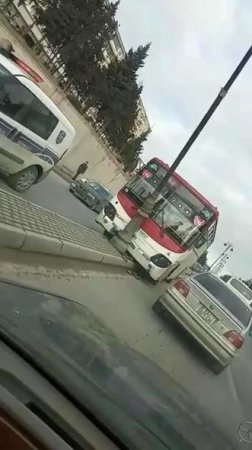 Bakıda sərnişin avtobusu qəza törətdi