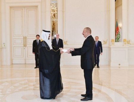 İlham Əliyev səfirlərin etimadnamələrini qəbul etdi