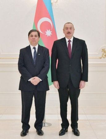 İlham Əliyev səfirlərin etimadnamələrini qəbul etdi