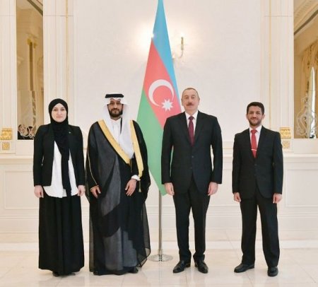 İlham Əliyev səfirlərin etimadnamələrini qəbul etdi