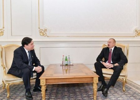 İlham Əliyev səfirlərin etimadnamələrini qəbul etdi