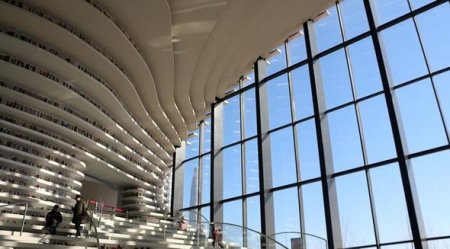 Bir ildə üç milyon insanın ziyarət etdiyi kitabxana