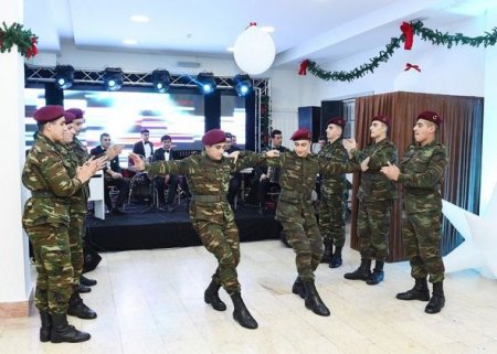 Mehriban Əliyeva DTX-nin hərbi hissəsində keçirilən bayram tədbirində