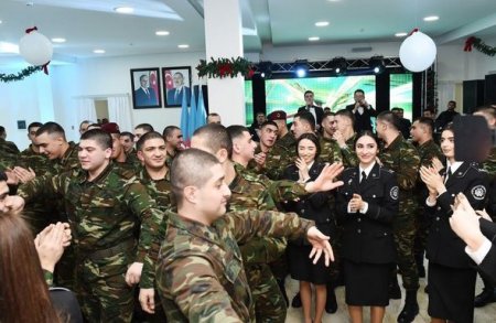 Mehriban Əliyeva DTX-nin hərbi hissəsində keçirilən bayram tədbirində