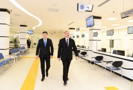 İlham Əliyev yeni Əmlak Xidmətləri Məkanının açılışında