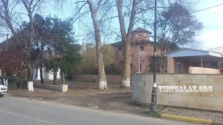 Lənkəranda Dairəvi qala uçub dağılır