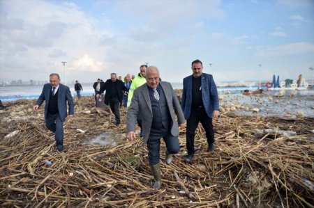 Şiddətli külək Türkiyənin Mersin şəhərini viran qoydu