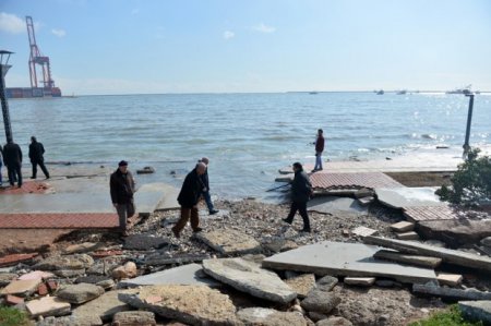 Şiddətli külək Türkiyənin Mersin şəhərini viran qoydu