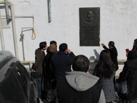 Rəsulzadənin barelyefini oğurlayanlardan ikisi tutuldu