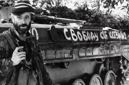 Əli dinc azərbaycanlıların qanına batmış “Kobra”ya heykəl qoymaq?