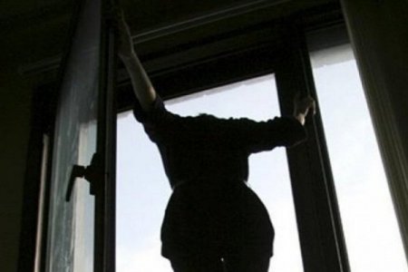 15 yaşlı qız özünü 16-cı mərtəbədən atdı