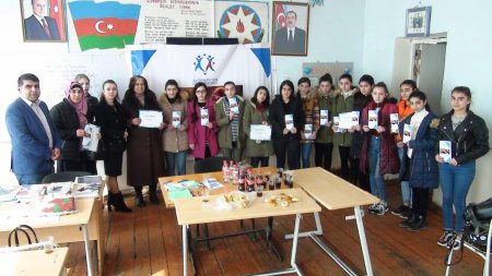 120 gənc “Erkən Nikaha Son!” dedi