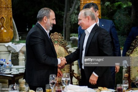 Paşinyan Putinlə telefon danışığına “əl gəzdirdi”...