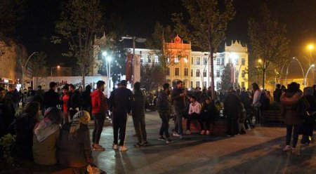 Türkiyədə güclü zəlzələ:əhali təşviş içində küçələrə qaçdı...