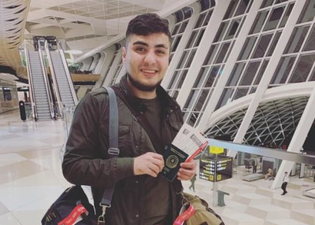 Bloger Mehman Hüseynovun Azərbaycanı tərk edir