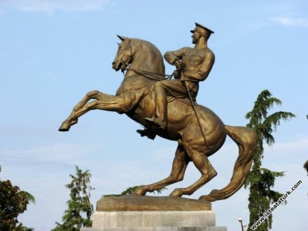 Paşayev yarım ton şokoladdan Atatürkün heykəlini düzəldib Türkiyəyə apardı