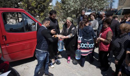 Cüdoçular Kamil Zeynallı ilə birgə maddi yardım payladı 
