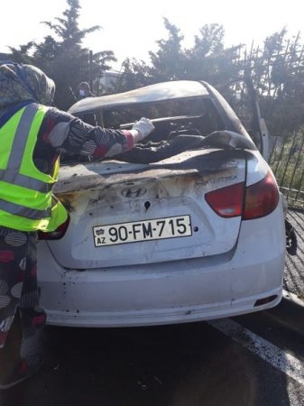 Bakıda “Hyundai” qaz borusuna çırpılıb yandı