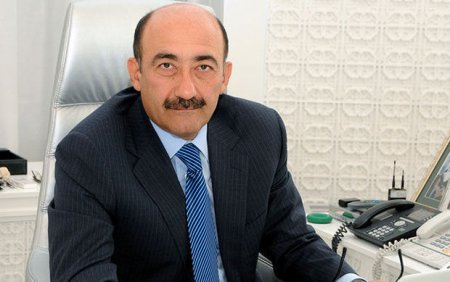 Deputatlar Əbülfəs Qarayevin üstünə getdilər