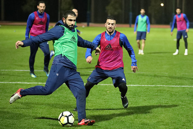 “Kenqurular” Qarabağ “atlar”ına qarşı