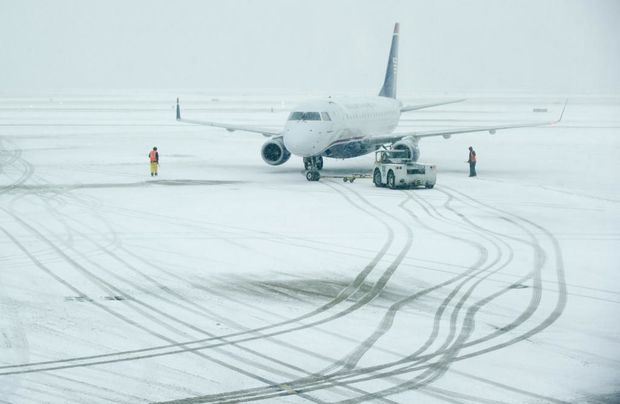 Yaponiyada aviareyslər güclü qar səbəbindən təxirə salınıb