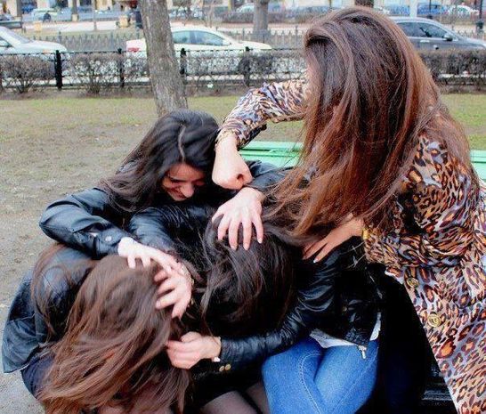 Müəllimlə əlbəyaxa olan direktor işdən çıxarılıb