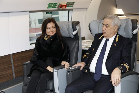 Bakı-Gəncə sürət qatarı ilk reysə çıxdı Bakı-Gəncə sürət qatarı ilk reysə çıxdı